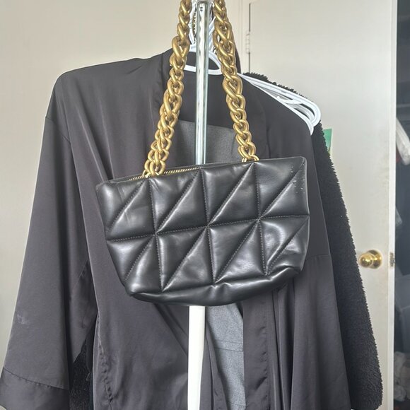 Chic Black Zara Handbag with Gold Handles - Picture 3 of 3